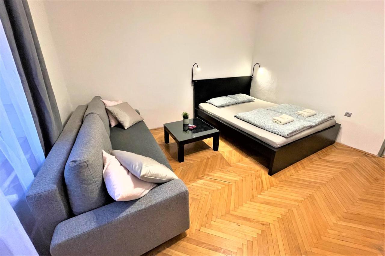 Apartment Helen - Old Town, Ac ブラチスラヴァ エクステリア 写真