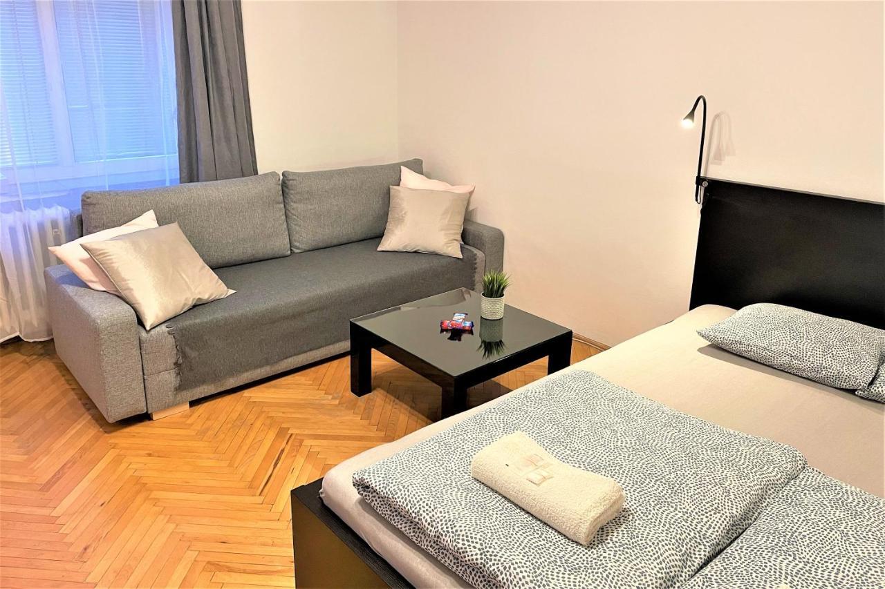 Apartment Helen - Old Town, Ac ブラチスラヴァ エクステリア 写真